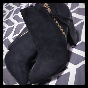 Adorable Mossimo ankle booties